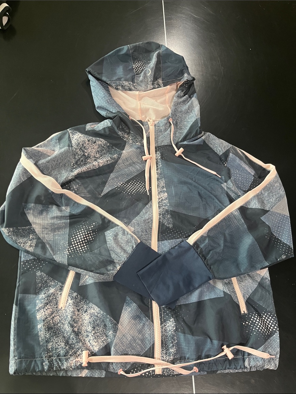 ZYIA ACTIVE Geometric Print Hooded Jacket in Navy and Blush